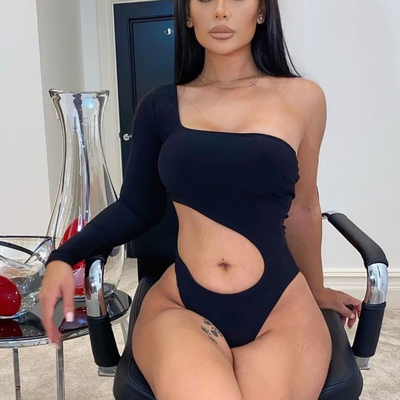 FashionNova Asymmetrical Cut-Out Bodysuit - Picture 2 of 6